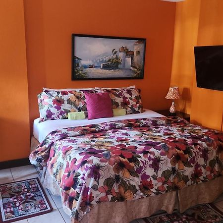 Appartamento Turtle Towers Ocho Rios Esterno foto