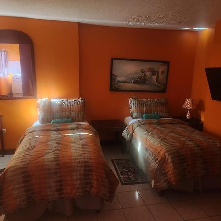 Appartamento Turtle Towers Ocho Rios Esterno foto