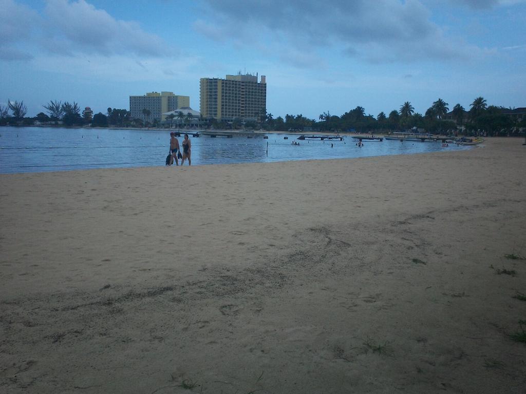 Appartamento Turtle Towers Ocho Rios Esterno foto