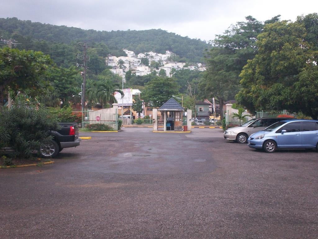 Appartamento Turtle Towers Ocho Rios Esterno foto