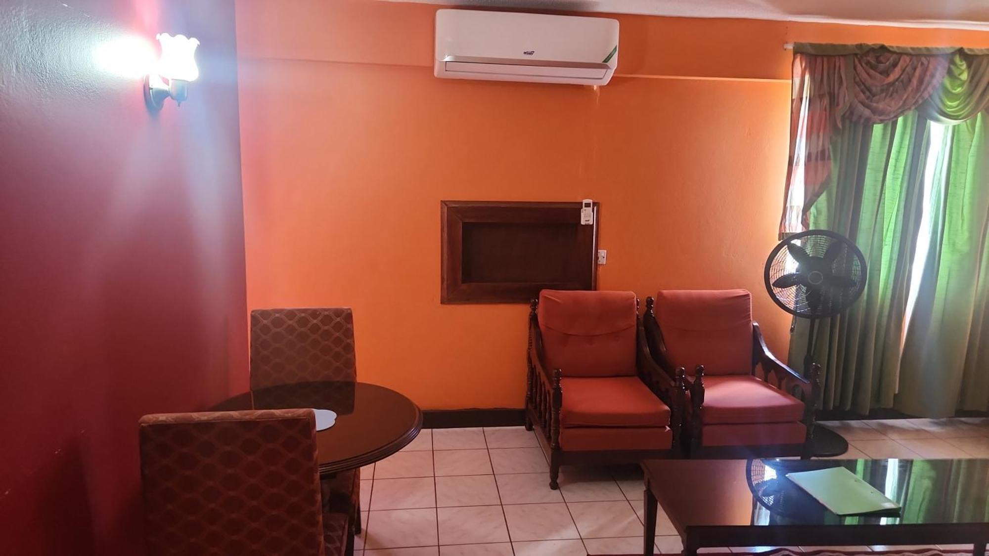 Appartamento Turtle Towers Ocho Rios Esterno foto